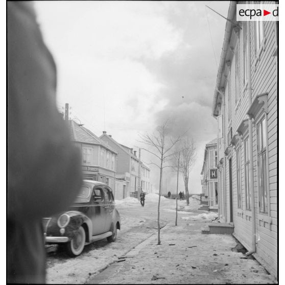 Une rue de Namsos suite à un bombardement de l'aviation allemande.