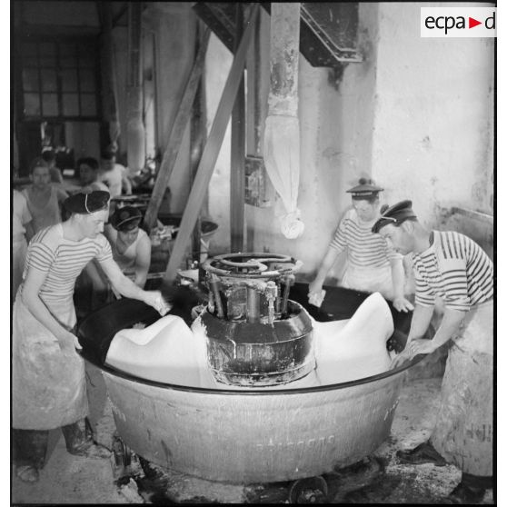 Fabrication de pain destiné aux troupes du corps expéditionnaire français en Scandinavie.