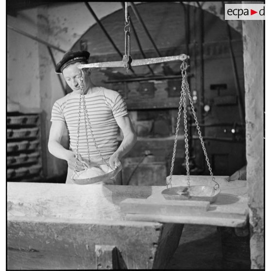 Fabrication de pain destiné aux troupes du corps expéditionnaire français en Scandinavie.