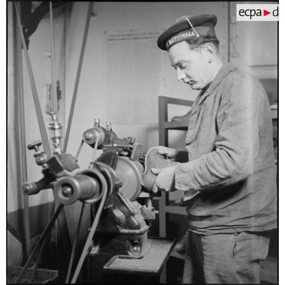 Confection de brodequins destinés aux troupes du corps expéditionnaire français en Scandinavie.