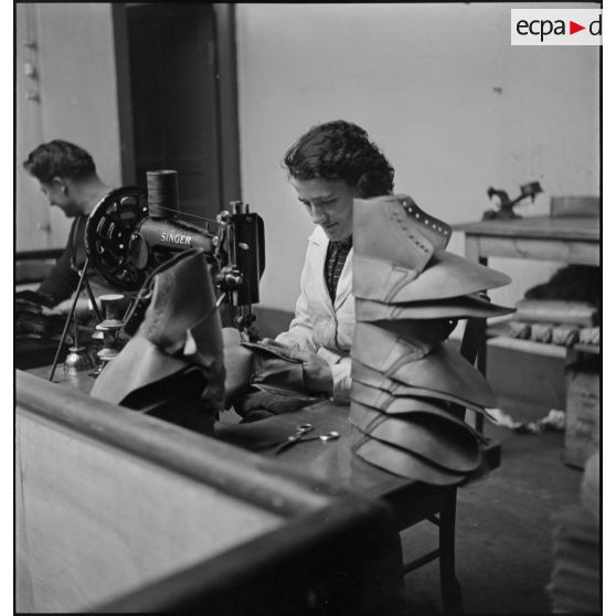 Confection de brodequins destinés aux troupes du corps expéditionnaire français en Scandinavie.