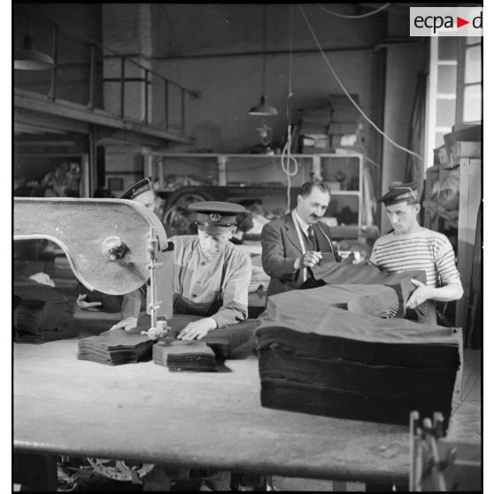 Confection d'uniformes destinés aux troupes du corps expéditionnaire français en Scandinavie.