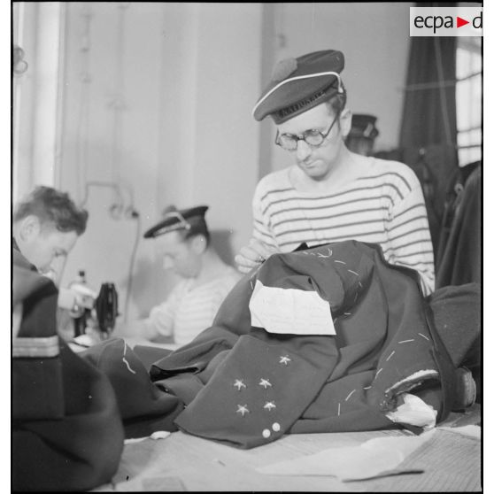 Confection d'uniformes destinés aux troupes du corps expéditionnaire français en Scandinavie.