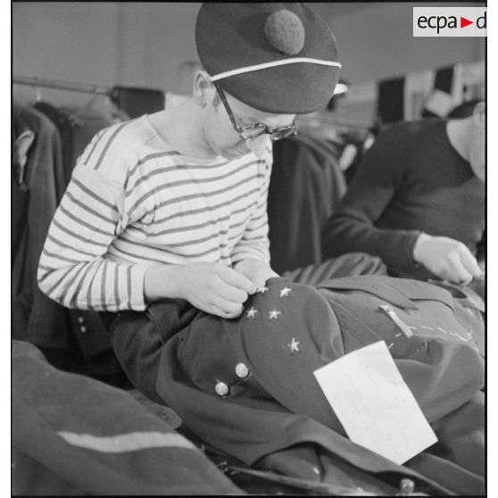 Confection d'uniformes destinés aux troupes du corps expéditionnaire français en Scandinavie.