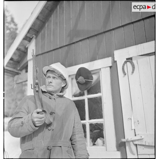 Sentinelle sur la base navale française à Namsos.