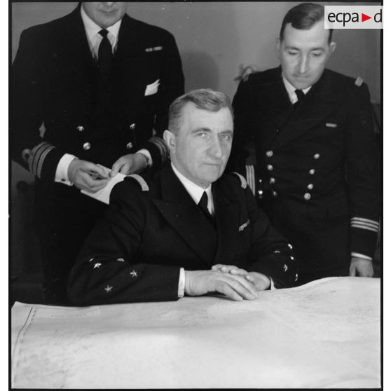 Portrait de l'amiral Jean-Marie Abrial, commandant les forces navales du Nord, dans son poste de commandement (bastion 32) à Dunkerque.