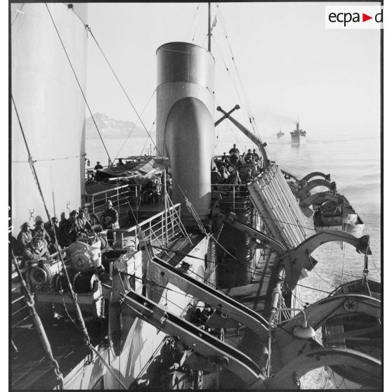 Convoi dans le fjord de Narvik.