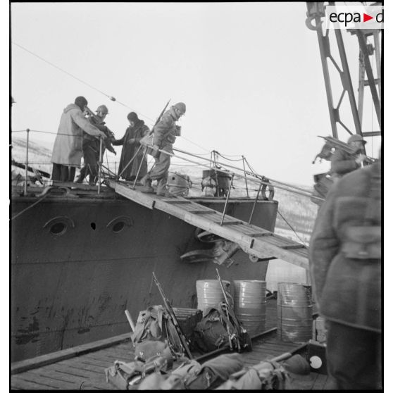 Débarquement probable de légionnaires de la 13e DBMLE à Narvik.
