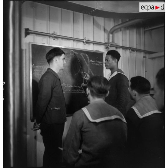 nstruction pour les jeunes recrues du compartiment des marchines du cuirassé Dunkerque.