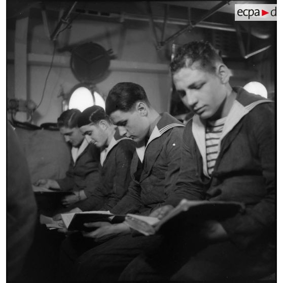 nstruction pour les jeunes recrues du compartiment des marchines du cuirassé Dunkerque.