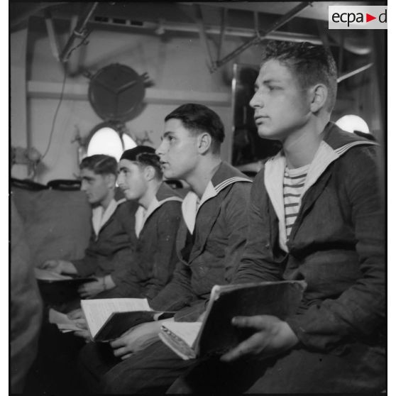 nstruction pour les jeunes recrues du compartiment des marchines du cuirassé Dunkerque.