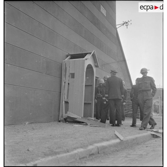 Point d'impact d'une bombe ennemie sur le bastion 32.