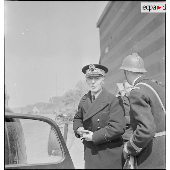 Le contre-amiral Marcel Leclerc à Dunkerque.