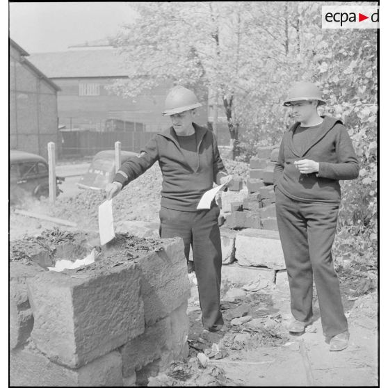 Marins français à Dunkerque.