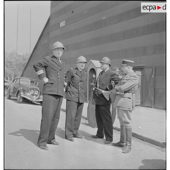 Officiers français à Dunkerque.