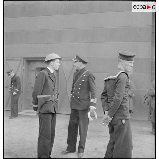 Officiers et marins de la Royal Navy à Dunkerque.