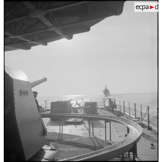 Convoi de contre-torpilleurs de l'escadre de l'Atlantique naviguant en ligne de file.