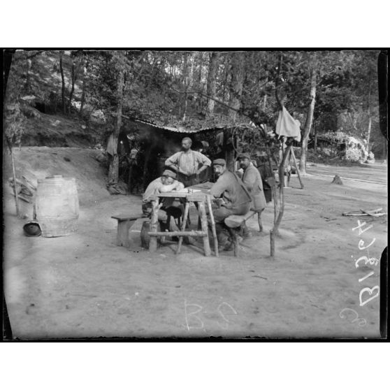Ravin de Brimont (Oise). Cuisines du 318e d'Infanterie. [légende d'origine]