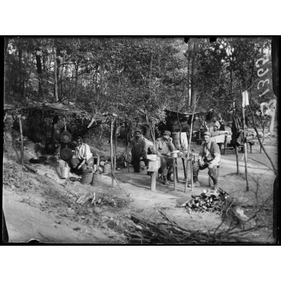 Ravin de Brimont (Oise). Cuisines du 318e d'Infanterie. [légende d'origine]