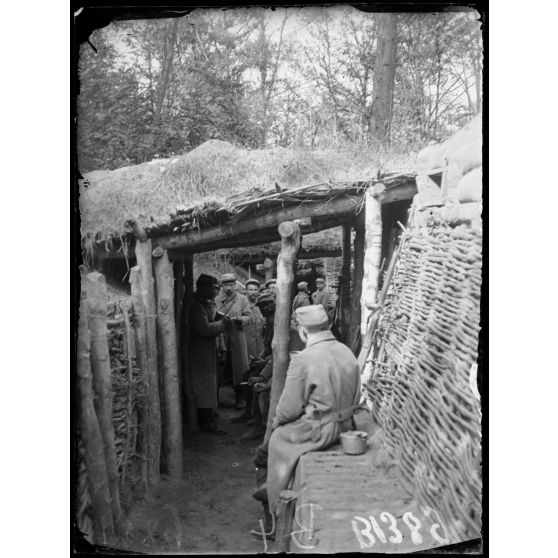 Tracy-le-Val : l’heure de la soupe tranchée 1ère ligne. [légende d’origine]