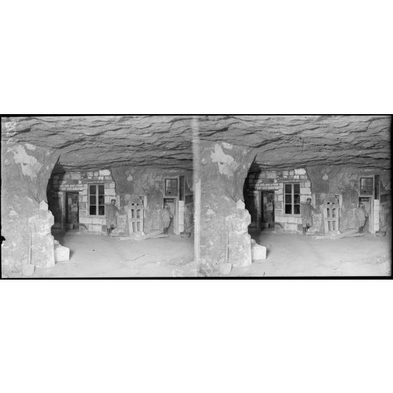 Carrières de Tracy-le-Mont : habitations de nos soldats. [légende d’origine]