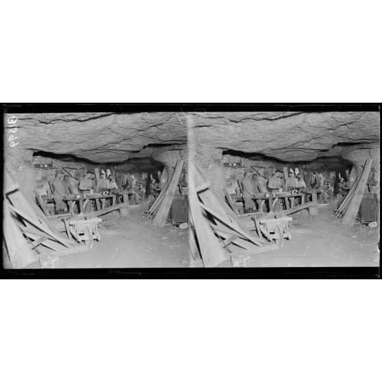 Carrières de Tracy-le-Mont : l’atelier des sapeurs. [légende d’origine]