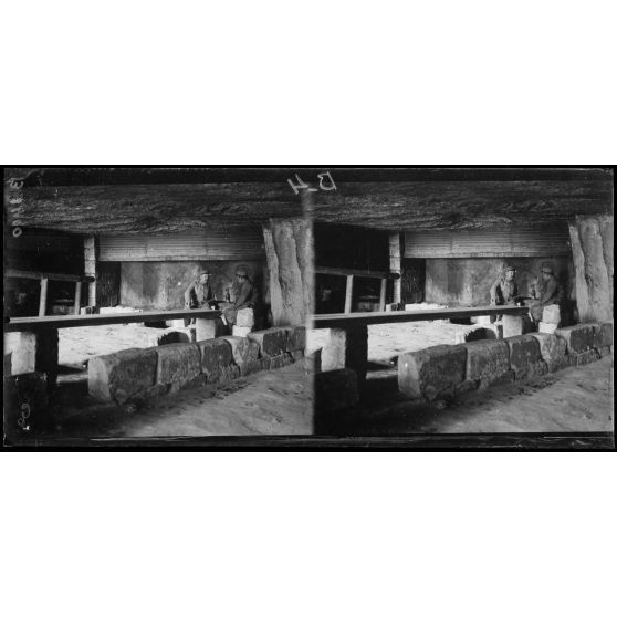 Carrières de Tracy-le-Mont : l’atelier des sapeurs. [légende d’origine]