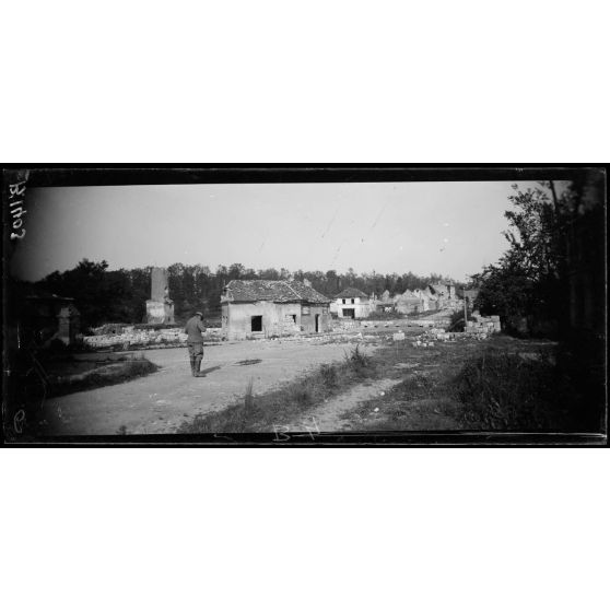 Tracy-le-Val : ruines, usine détruite. [légende d’origine]