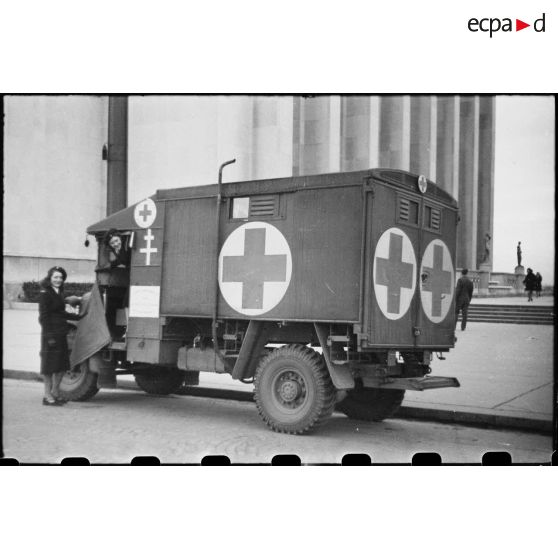 Ambulance offerte par les Britanniques aux Forces françaises libres. [description provisoire]