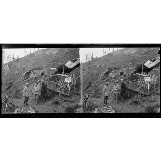 es Eparges (Meuse). Groupe d'officiers français et belge. [légende d'origine]