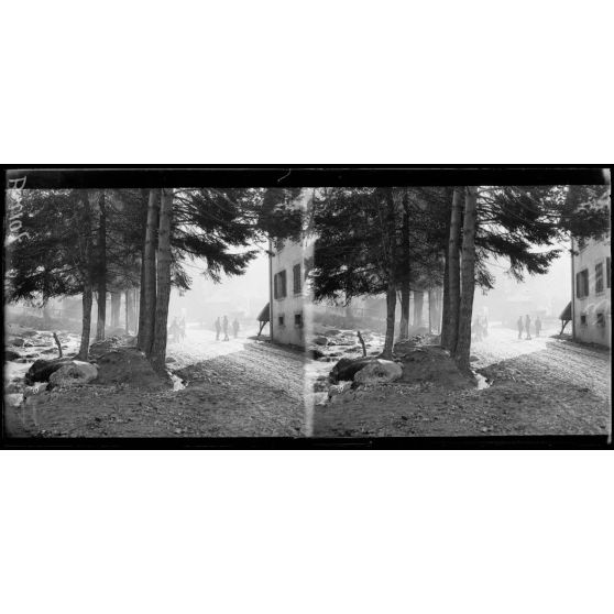 Un coin de village dans les Vosges. [légende d’origine]