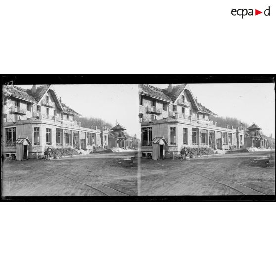 Col de la Schlucht. L'hôtel français bombardé et l'ancienne douane allemande. [légende d'origine]