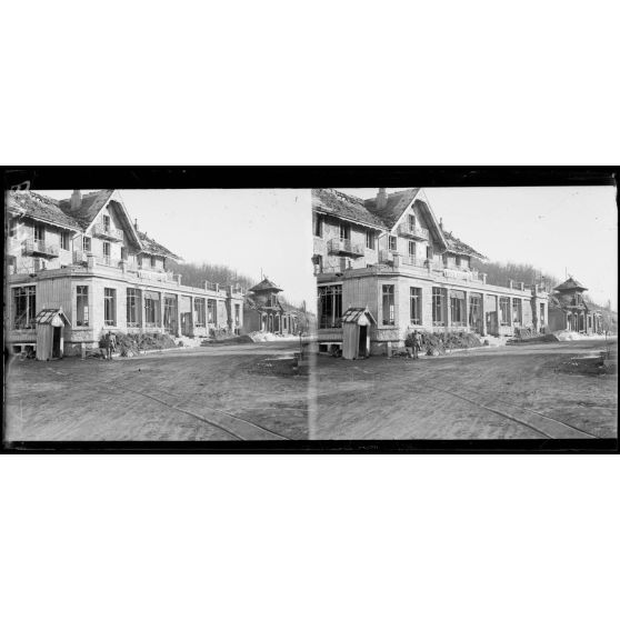 Col de la Schlucht. L'hôtel français bombardé et l'ancienne douane allemande. [légende d'origine]