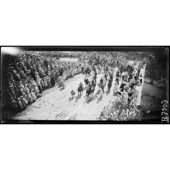 Moulay Idriss, l’arrivée du général Lyautey. [légende d’origine]