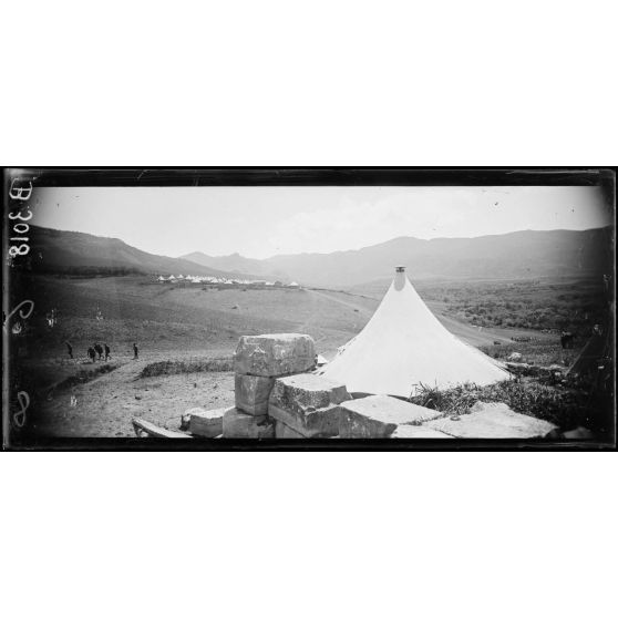Volubilis, vue sur le camp des prisonniers allemands. [légende d’origine]