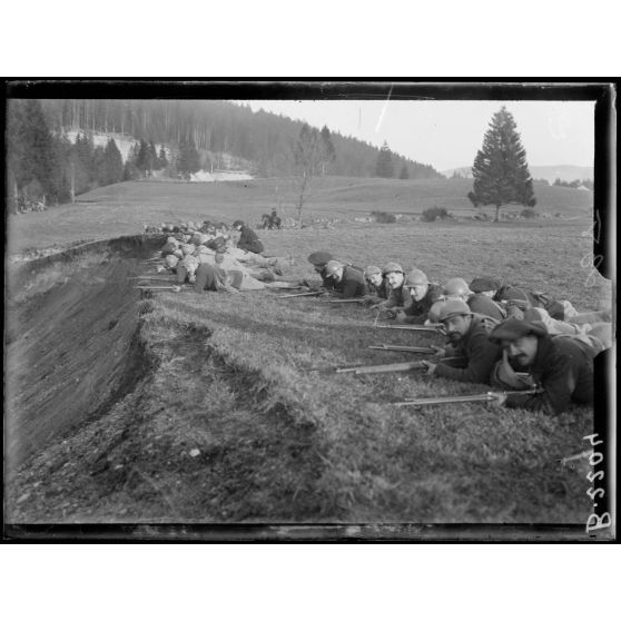 Vosges, manœuvre de chasseurs alpins. [légende d’origine]