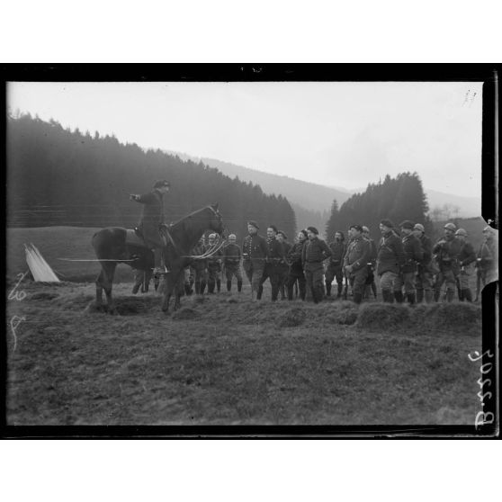 Vosges, manœuvre de chasseurs alpins. [légende d’origine]