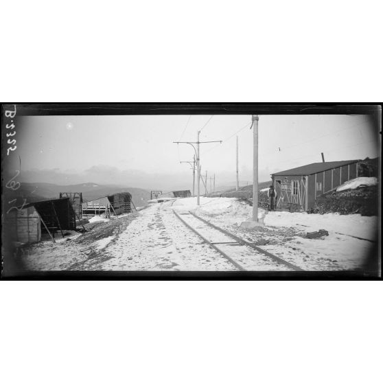 Le Hohneck. Halte du tramway et câble pour le ravitaillement. [légende d'origine]