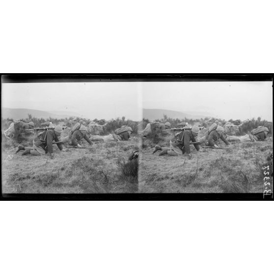 Dans les Vosges, exercices de mitrailleuses. [légende d’origine]