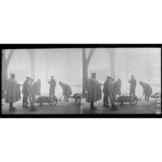 Wesserling, corvée de quartier (au QG). [légende d’origine]