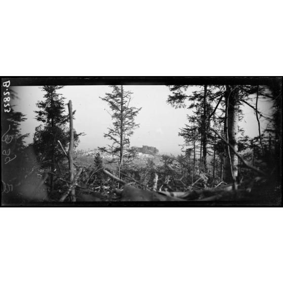 L’Hirtzenstein vu des 1ères lignes. [légende d’origine]