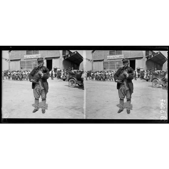 Le général Barrès et son chien. [légende d’origine]