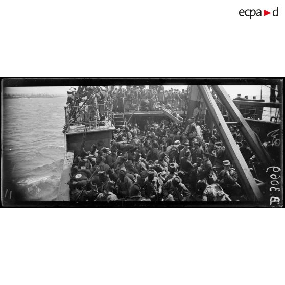 La Chaouia arrivant dans le port de Marseille. [légende d’origine]