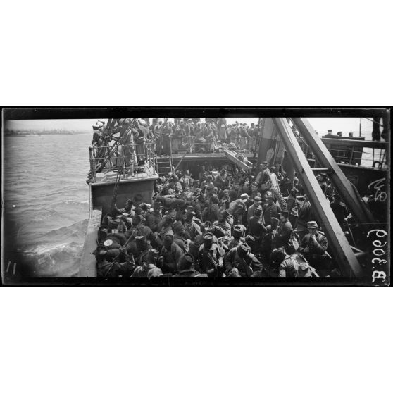 La Chaouia arrivant dans le port de Marseille. [légende d’origine]