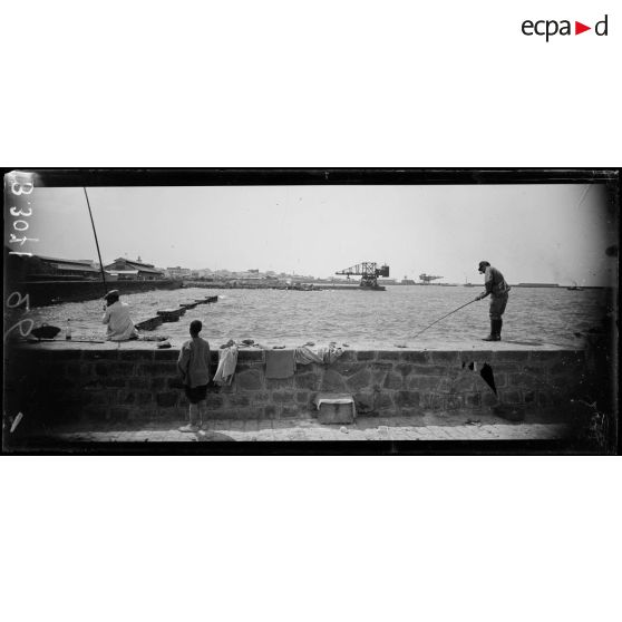 Le port de Casablanca, les jetées. [légende d’origine]