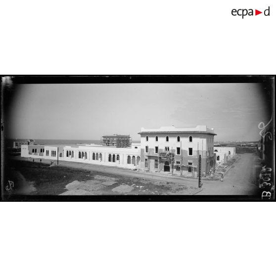 Casablanca, école française en construction destinée à l’instruction des indigènes. [légende d’origine]