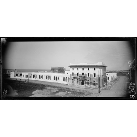 Casablanca, école française en construction destinée à l’instruction des indigènes. [légende d’origine]