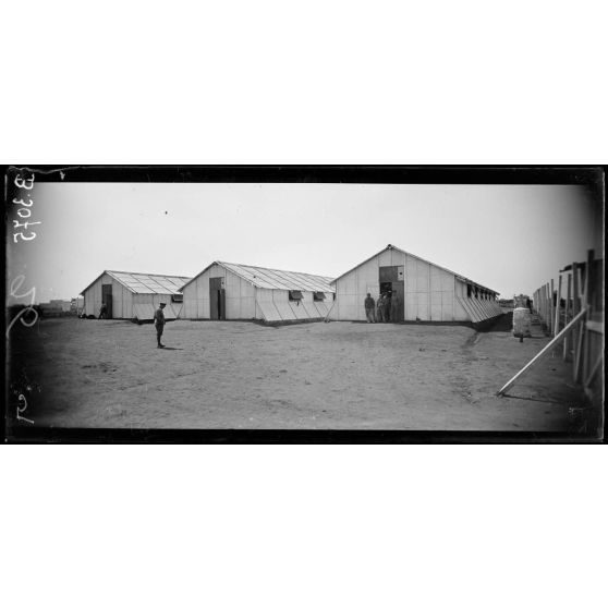 Casablanca, camp dit des espagnols, les baraquements. [légende d’origine]