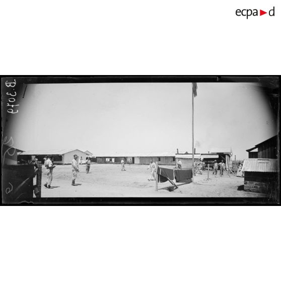 Casablanca, un coin du camp. [légende d’origine]