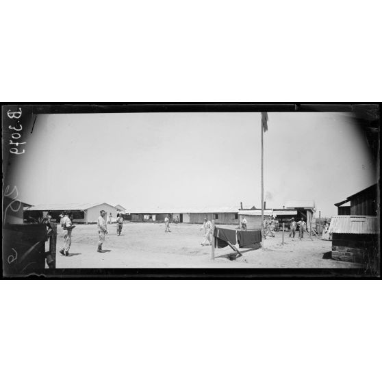 Casablanca, un coin du camp. [légende d’origine]